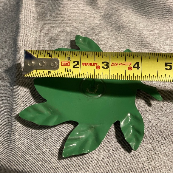 Green Metal Leaf Candle Holder - Picture 6 of 12